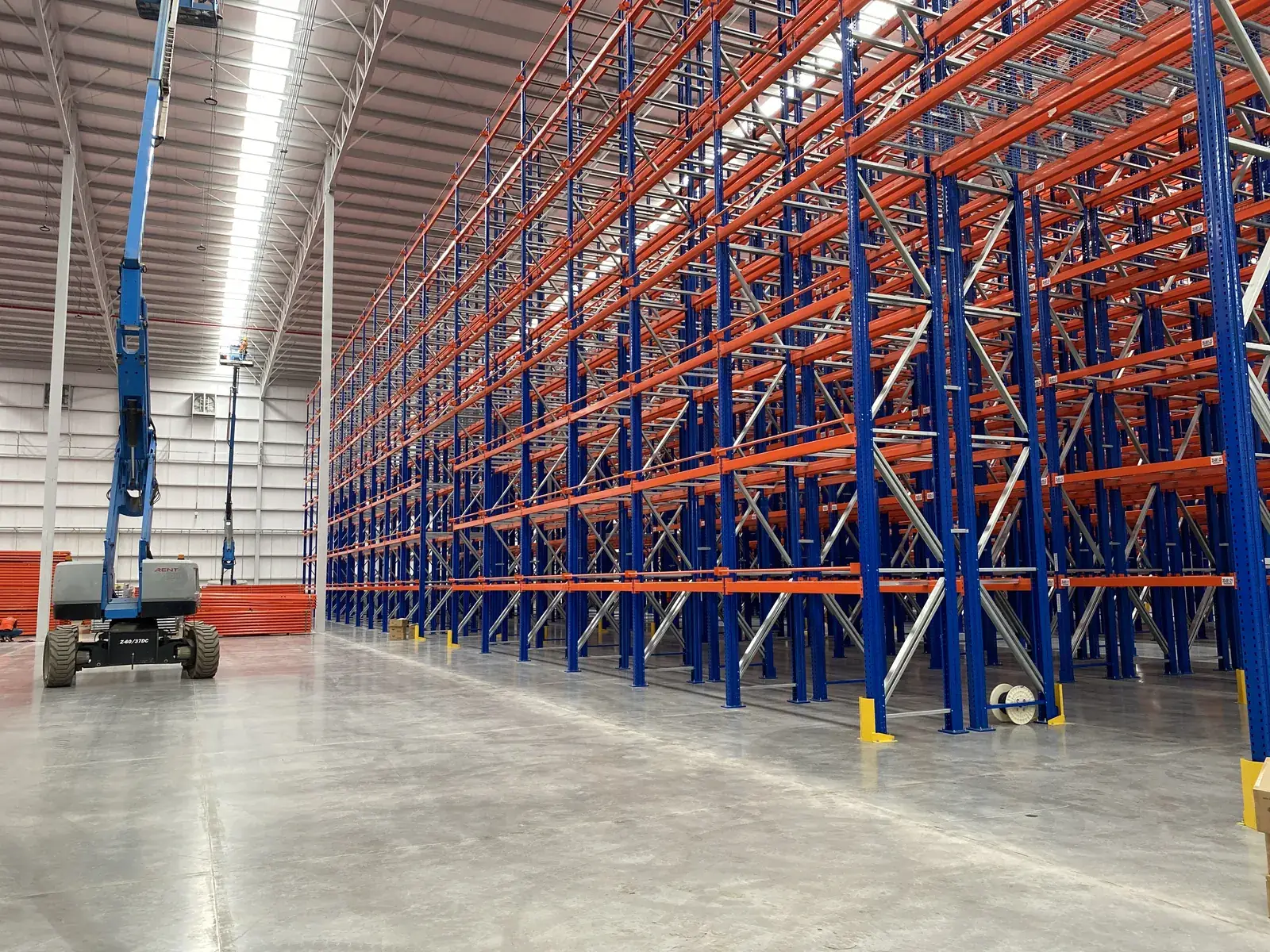 Instalación de racks Double Deep en almacén